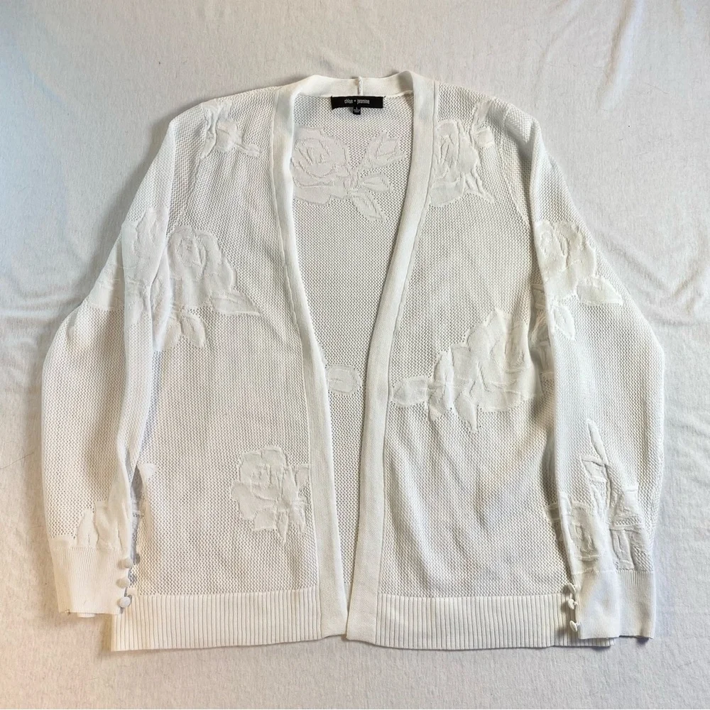 Chloe + Jasmine White Women's open knit floral cardigan size L button details
